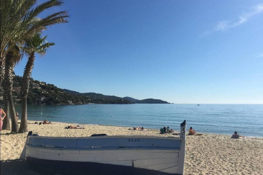 Au Petit Bonheur Vue Mer, Parking, 400M Plage 르 라방두 외부 사진